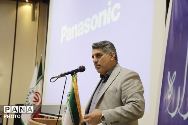  جشنواره «آینه عشق» در دبیرستان شاهد شهدای هفتم تیر 
