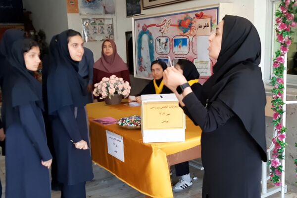 انتخابات انجمن ورزشی در دبیرستان پویش ناحیه ۳ شیراز 