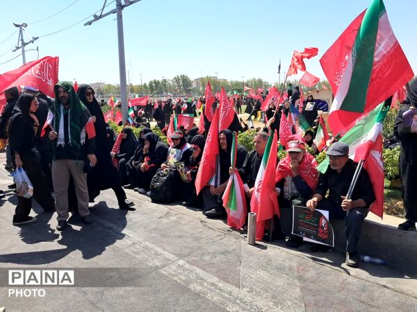  آخرین  وداع  ملت ایران با رهبر شهید در روز تشییع 