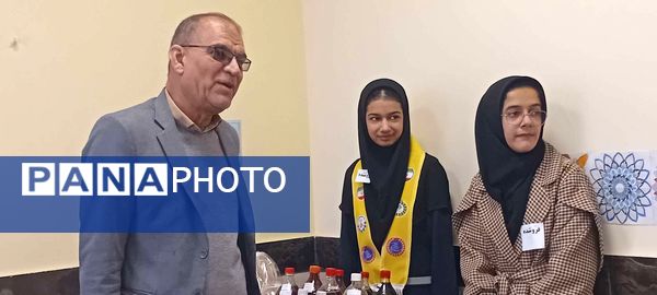 بازدید معاون آموزشی آموزش و پرورش خلیل آباد از بازارچه کار آفرینی جوانه های انقلاب