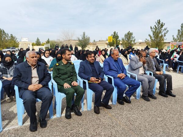 جشن مدرسه‌ای «ایرانمون» در مدرسه شهدای میانشهر