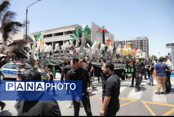 ظهر تاسوعا در جوار حرم مطهر رضوی