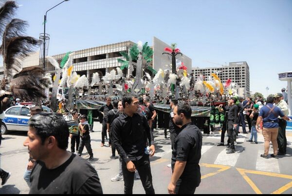 ظهر تاسوعا در جوار حرم مطهر رضوی