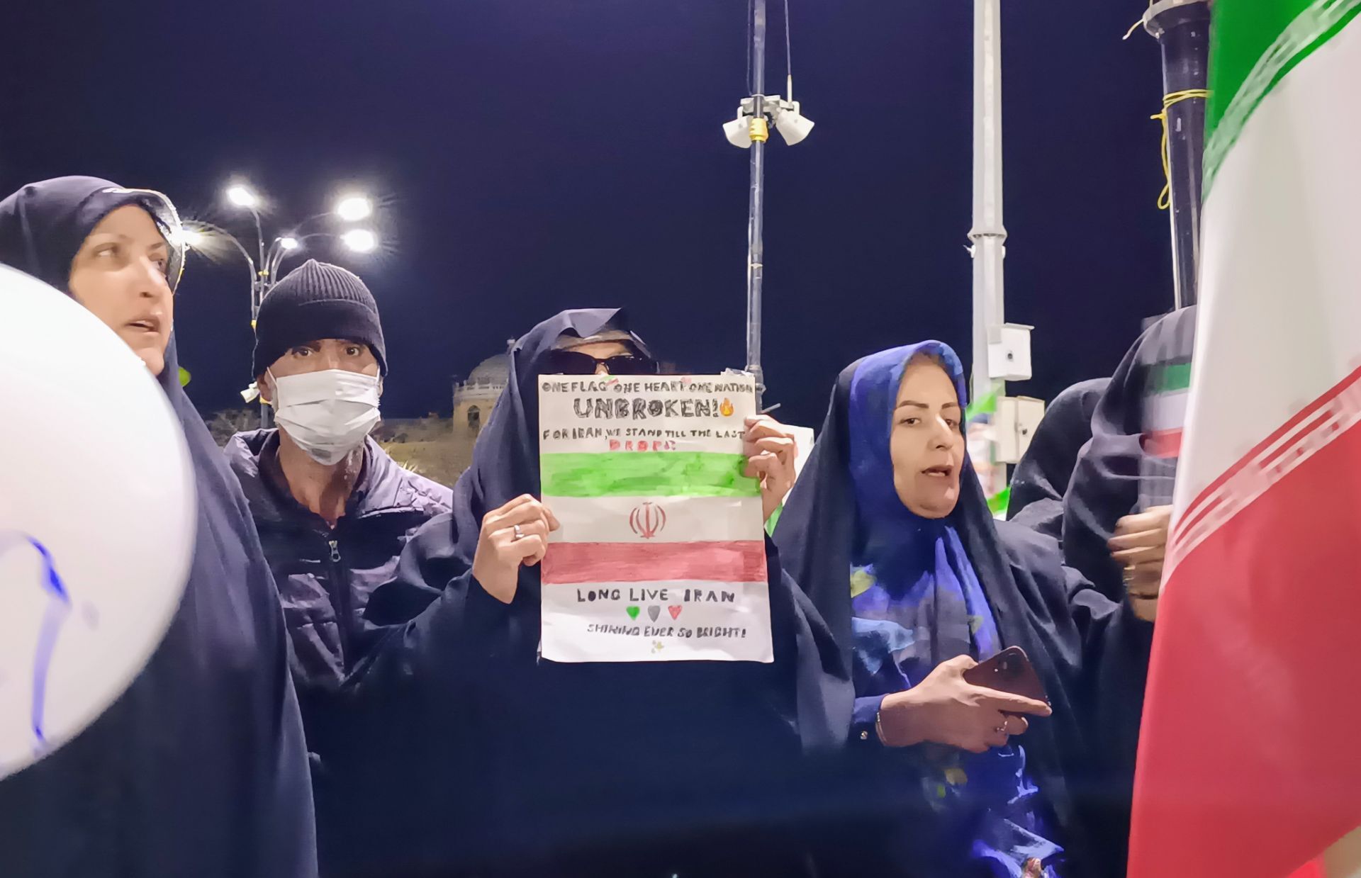 میدان خالی نمیشود 