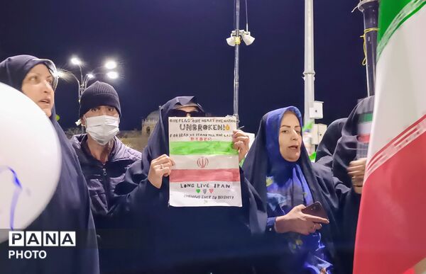 میدان خالی نمیشود 