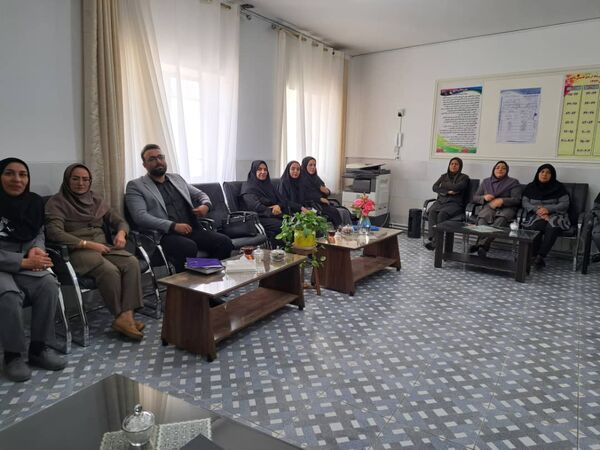 بازدید تیم کارشناسی اداره‌کل آموزش و پرورش استان یزد از واحدهای آموزشی خاتم 