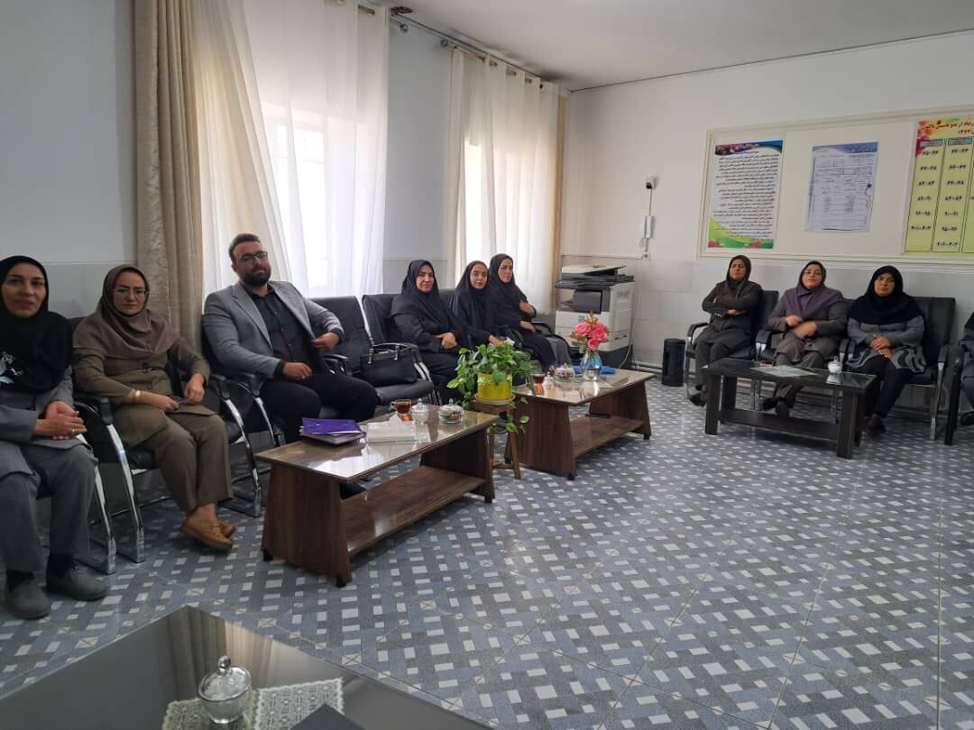 بازدید تیم کارشناسی اداره‌کل آموزش و پرورش استان یزد از واحدهای آموزشی خاتم 