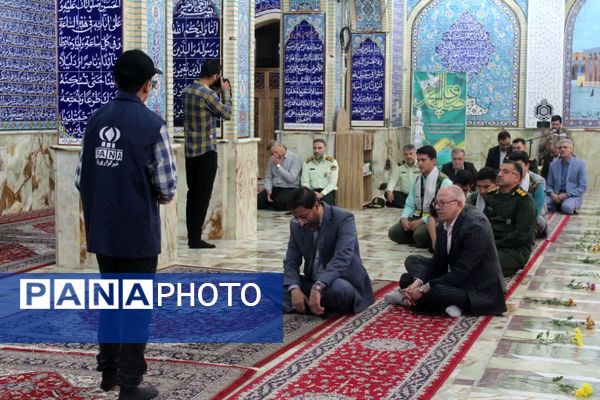 آیین عطرافشانی و گل افشانی مزار شهدا در سمنان