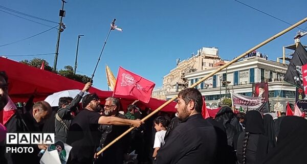 تشییع و تدفین قائد شهید امت در شهر مشهد مقدس