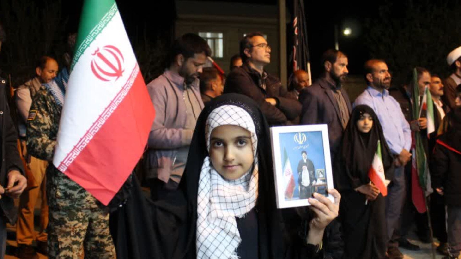  شصت و چهارمین راهپیمایی‌های شبانه با حضور مدیر کل آموزش و پرورش لرستان در منطقه بیرانوند 