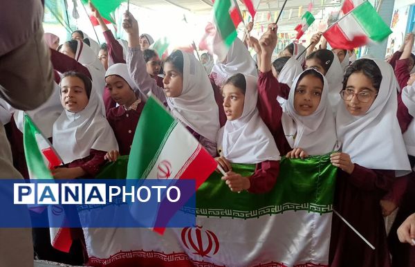 زنگ انقلاب در مدرسه شهید ابراهیم تنیده ناحیه یک بندرعباس به صدا در آمد