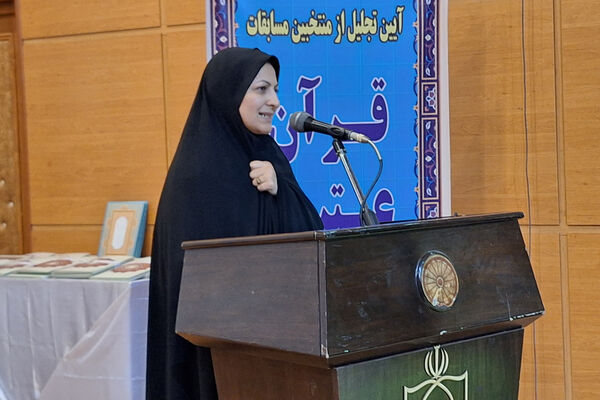 تقدیر از چهره های روشن در محفل ایمان 