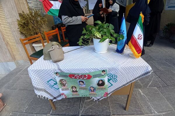 تجلیل از فرمانده واحد بسیج دانش‌آموزی دبیرستان فرزانگان قوچان 