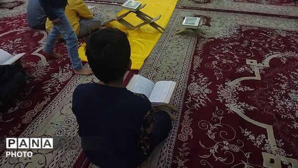 جزء خوانی قرآن کریم با حضور نسل  z در مسجد الرضای نیشابور 