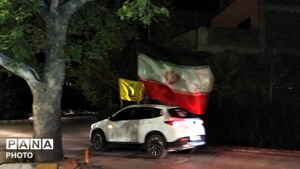 پرچم های ایران و حزب الله  بر فراز شهر نیشابور 