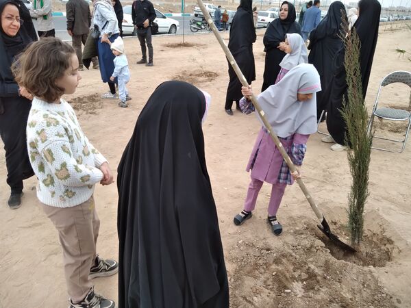 پویش مردمی درخت یادگار در یزد 
