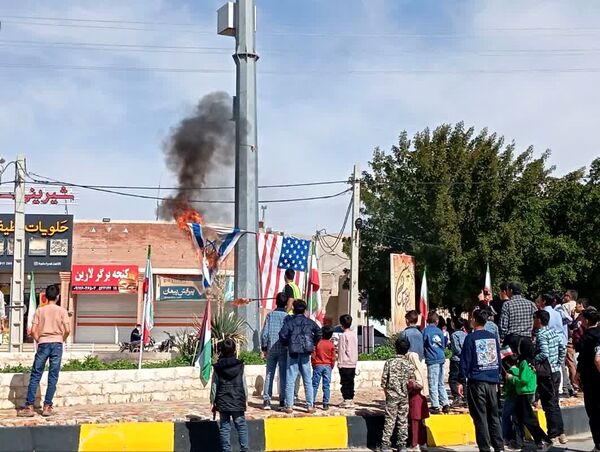 راهپیمایی 22 بهمن در لارستان 