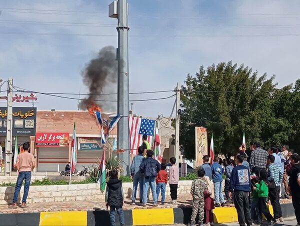 راهپیمایی 22 بهمن در لارستان 