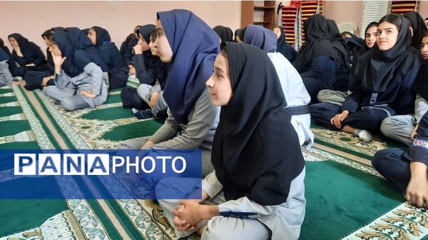 اولین جلسه حجاب و عفاف در دبیرستان فرهنگیان ناحیه۷ مشهد 