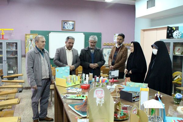 نمایشگاه هفته ماها در مدرسه امام موسی کاظم (ع)