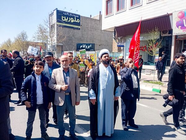 مردم کاشمر با سر دادن فریاد مرگ بر اسرائیل روز قدس را گرامی داشتند
