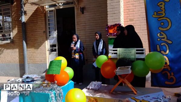 جشن میلاد حضرت زینب (س) و روز پرستار در دبیرستان دخترانه عزت طلایی نیشابور 