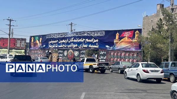 بازآفرینی مسیر عشق؛ جاماندگان اربعین در شبیه‌سازی مواکب نجف تا کربلا گردهم آمدند‌.