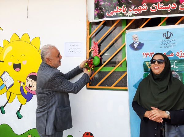 ورود شکوفه‌ها به مدارس در عباس آباد 