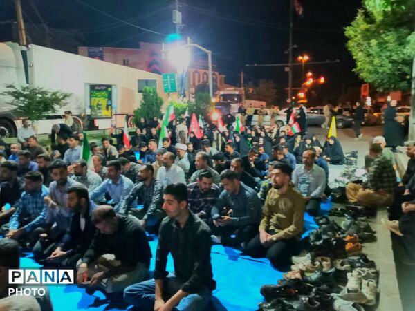  کامیاران؛ تجمع شبانه ایستادگی در پیمان ولایت