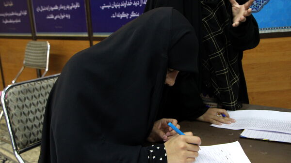 تجلیل از خیرین و فعالان کمک به جبهه مقاومت در دفتر امام جمعه یزد