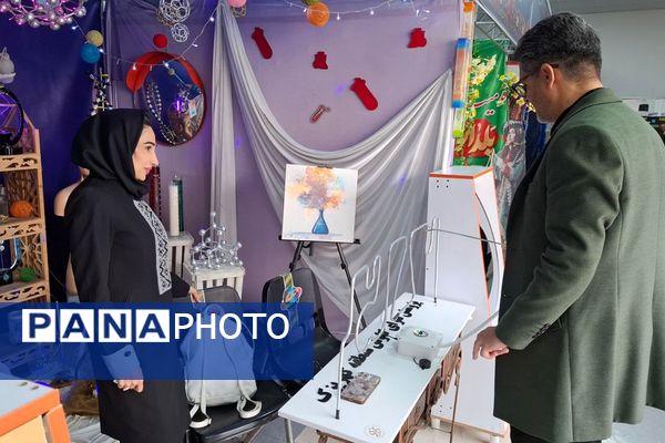 بازدید رئیس اداره آموزش و پرورش کهریزک از نمایشگاه دستاوردهای دانش‌آموزی در اداره کل آموزش و پرورش شهرستانهای تهران 