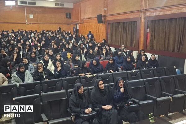  همایش هدایت تحصیلی پایه نهم در ورامین