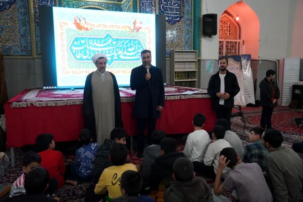  حس و حال معنوی دانش آموزان شرکت کننده در اعتکاف دانش آموزی مسجد مصلی طوقچی اصفهان