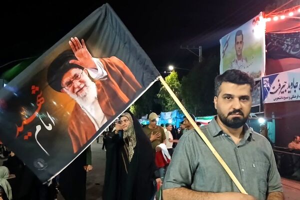 از تجمع تا ایستادگی؛ حضور مردم در چهارراه بعثت برای دفاع از ایران