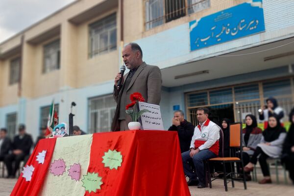 برنامه متمرکز مانور زلزله و ایمنی در دبیرستان فاطمیه شهر آببر