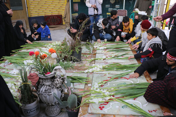 گلباران مزار شهدای گمنام قم در ایام الله دهه فجر