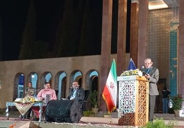 شب شعر طنز شیراز خند ۴ در آرامگاه سعدی