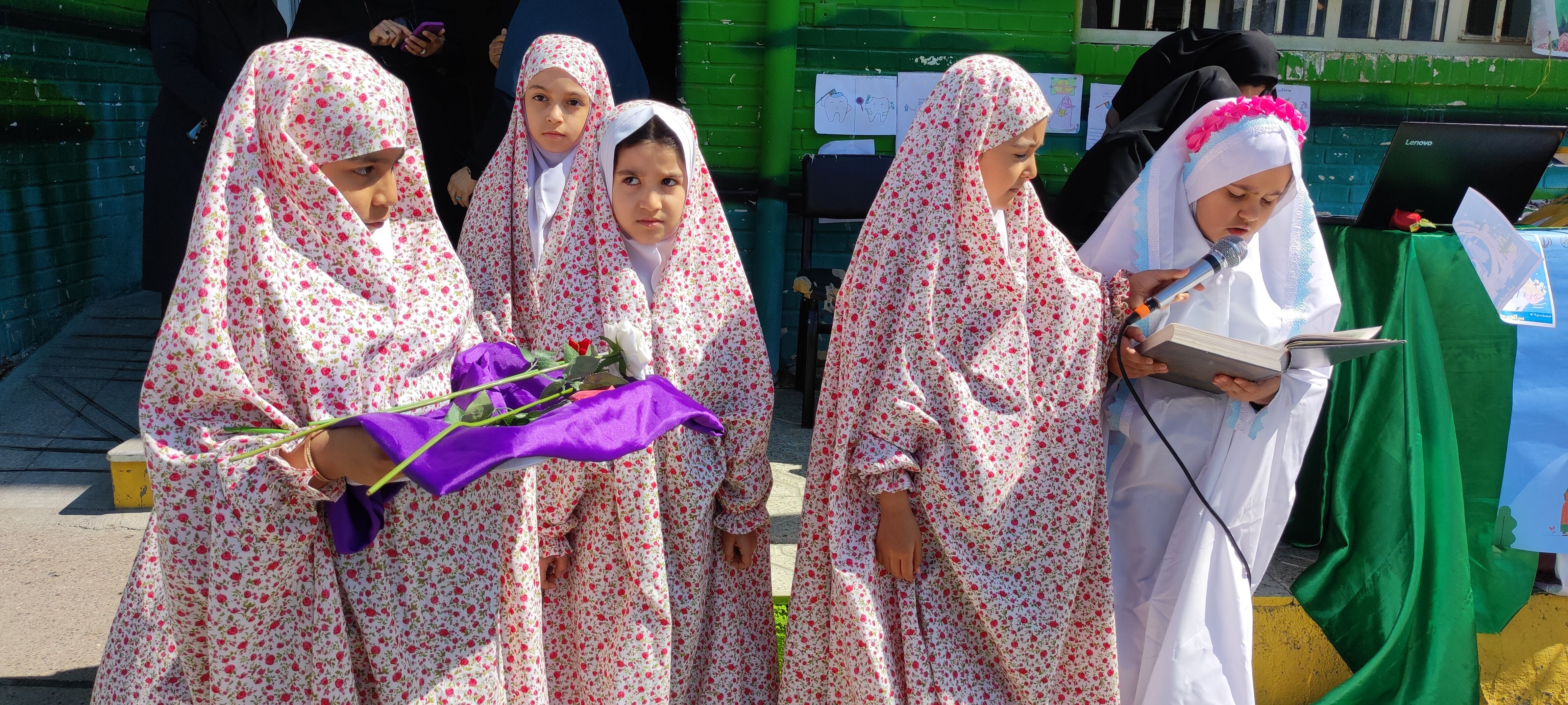 نواختن زنگ سلامت در مدرسه دخترانه ضحی ۱ شهرستان شیروان