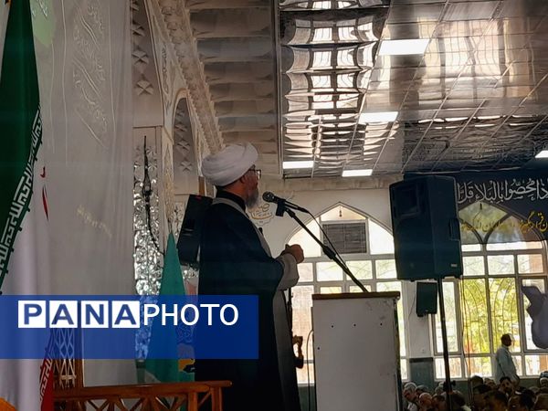 نماز جمعه کاشمر با حضور پرشور مردم برگزار شد