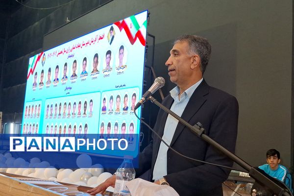 مراسم تجلیل از دانش‌آموزان برتر دبیرستان هیأت امنایی رازی ناحیه ۴شیراز