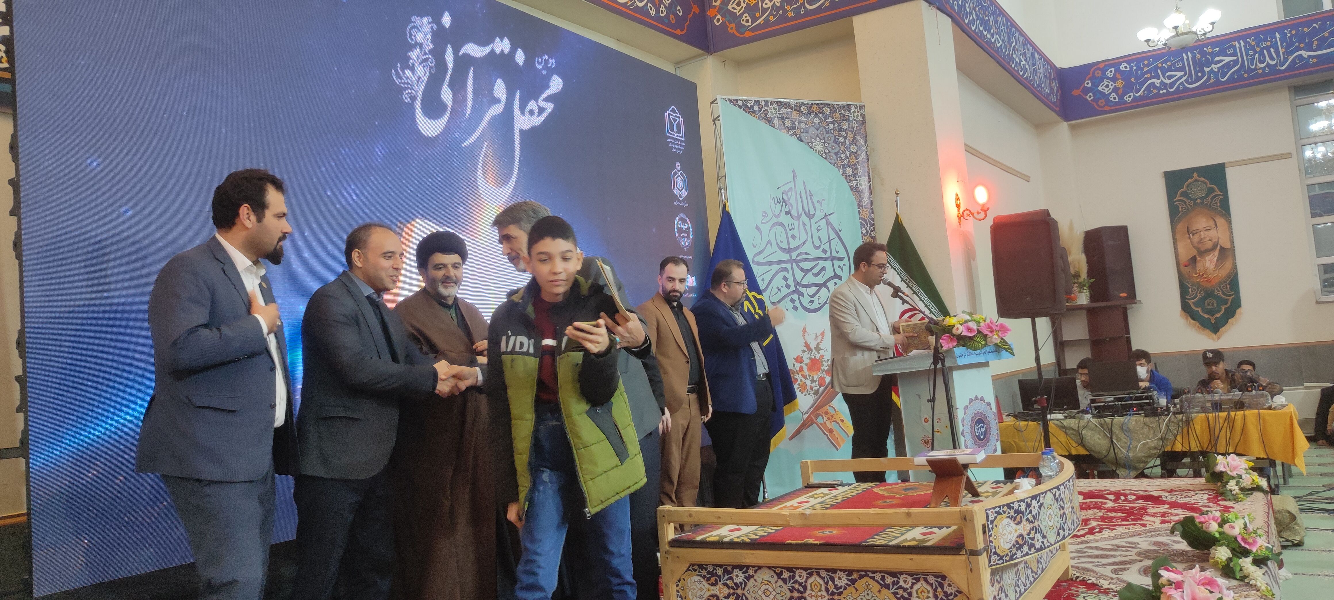پدیده نوجوان قرآنی در محفل انس با قرآن کریم در دانشگاه علوم پزشکی خراسان شمالی
