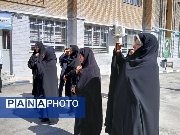  آیین تجدید میثاق دانش‌آموزان هنرستان امام حسن مجتبی (ع) با شهدای غواص دریادل