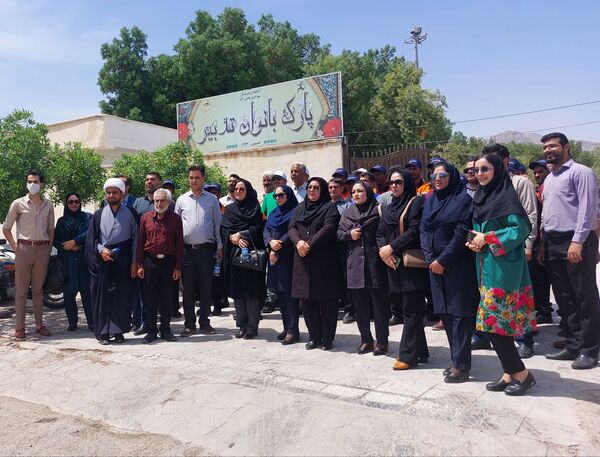 افتتاح زمین‌های فوتسال و بازی کودکان و والیبال پارک بانوان حاجی آباد  