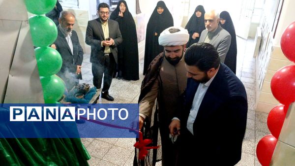 بازدید مدیر ارتباطات اتحادیه انجمن های اسلامی دانش آموزان از نمایشگاه مدرسه انقلاب در قم