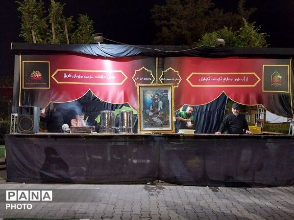 گرامیداشت چهلمین روز تدفین آقای شهید ایران و برگزاری مراسم شب شهادت امام حسن عسکری(ع) با حضور ۸۰۰ نفر