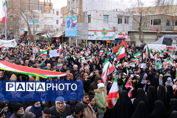 حماسه حضور مردم قروه در راهپیمایی ۲۲ بهمن؛ تجلی وحدت و وفاداری به انقلاب