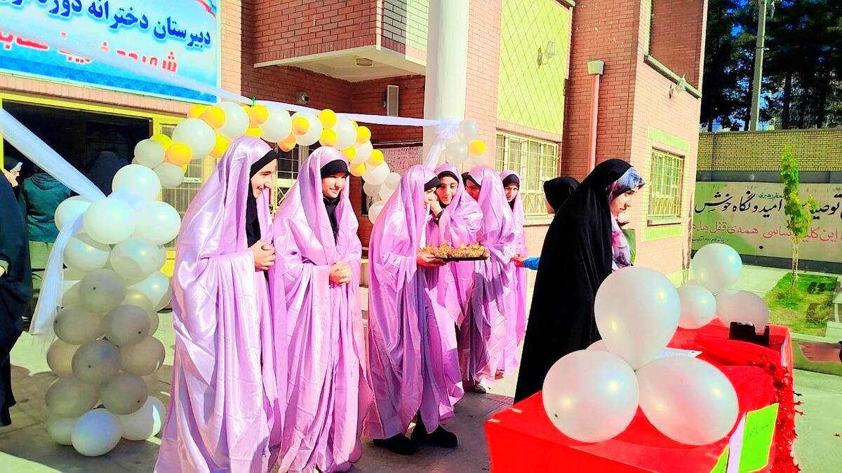 مراسم گرامیداشت روز مادر در مدارس شهر ایلام 
