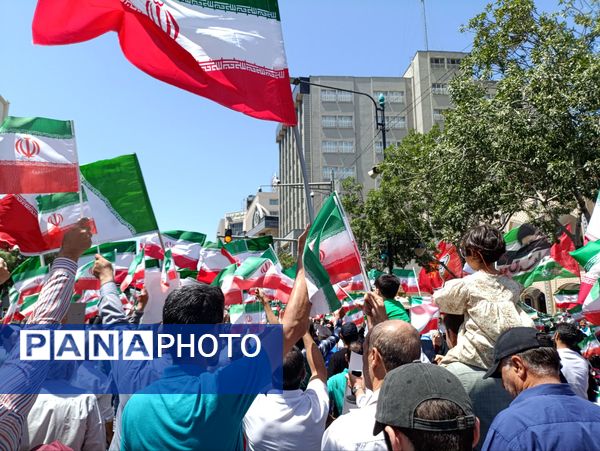 راهپیمایی جمعه خشم و نصر با حضور پرشور مشهد مقدس برگزار شد