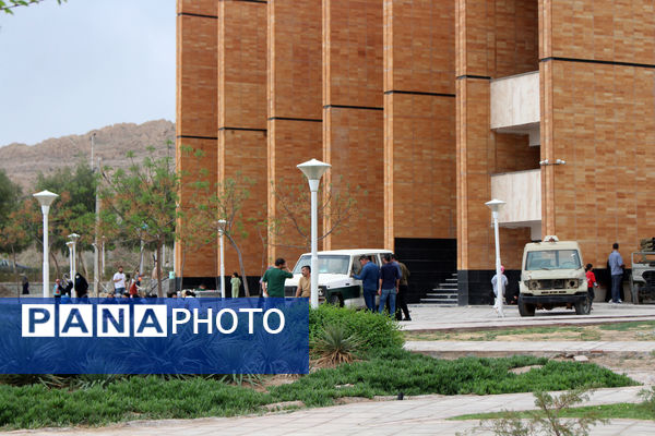 حضور گردشگران روز طبیعت در محوطه باغ‌موزه دفاع مقدس قم