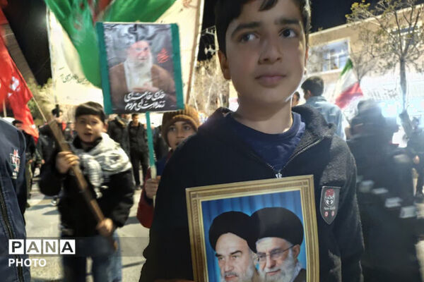 دهه نودی‌های پای کار انقلاب